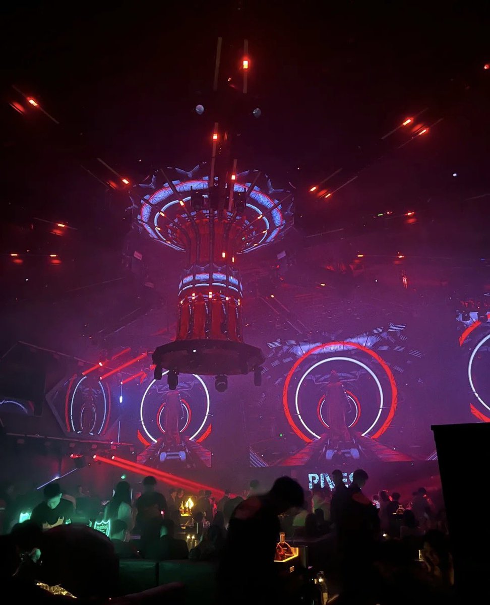 酒精让我快乐  姐妹成对 快乐加倍 #一起喝酒吧 。  #武汉