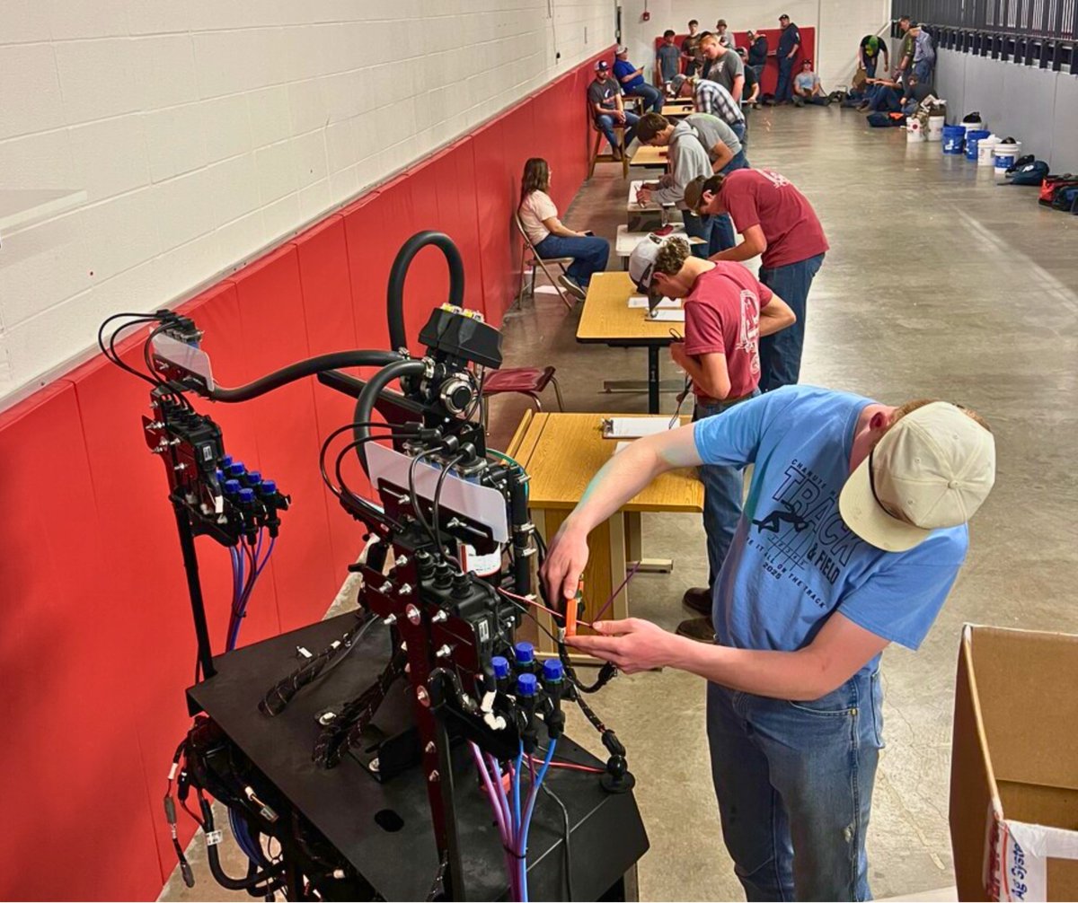SurePointAg's tweet photo. SurePoint recently assisted with the DC practicum for the Kansas State FFA Ag Technology Management Career Development Event, where over 150 students from 30+ schools across Kansas put their skills to the test. #SurePointAg #Agriculture #ExpertsinInnovation #AgTech https://t.co/WsWkmJB4PF