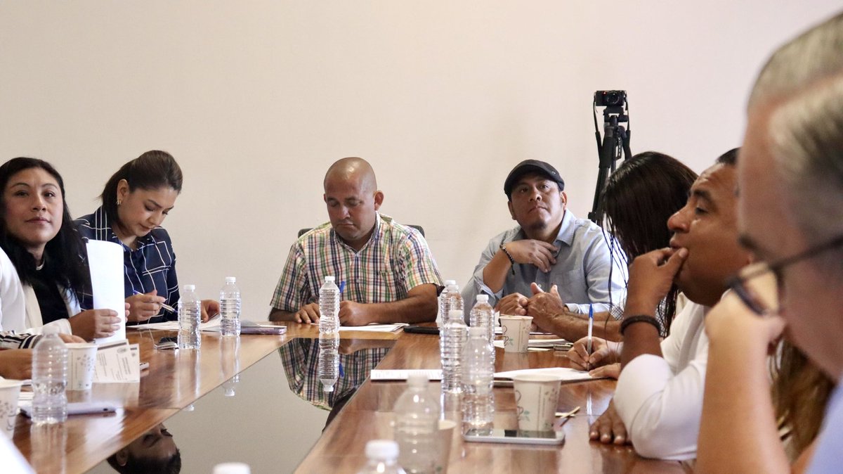 Esta mañana en Sesiones Extraordinarias de Cabildo, aprobamos diversos acuerdos competencia del Ayuntamiento, tales como: la licencia para separarse del cargo como regidor de obras del C. Flavio Cortés, así como la toma de protesta como Encargado de la Agencia de Santa María