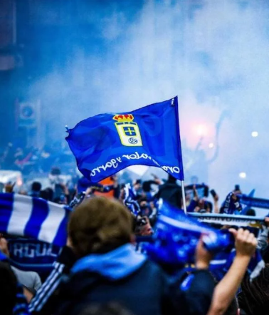 🔵 El domingo, todos a una. ¡NO OLVIDES TU BANDERA!
Recibimiento, campo… y bandera al viento.

🕝 Entrega de palos para banderas  de 15:30h – 16:30h
📍 Plaza Pedro Miñor (donde la fuente)

🔥 ¡QUE ONDEEN LAS BANDERAS AZULES COMO NUNCA!
💪 Juntos lo vamos a conseguir.