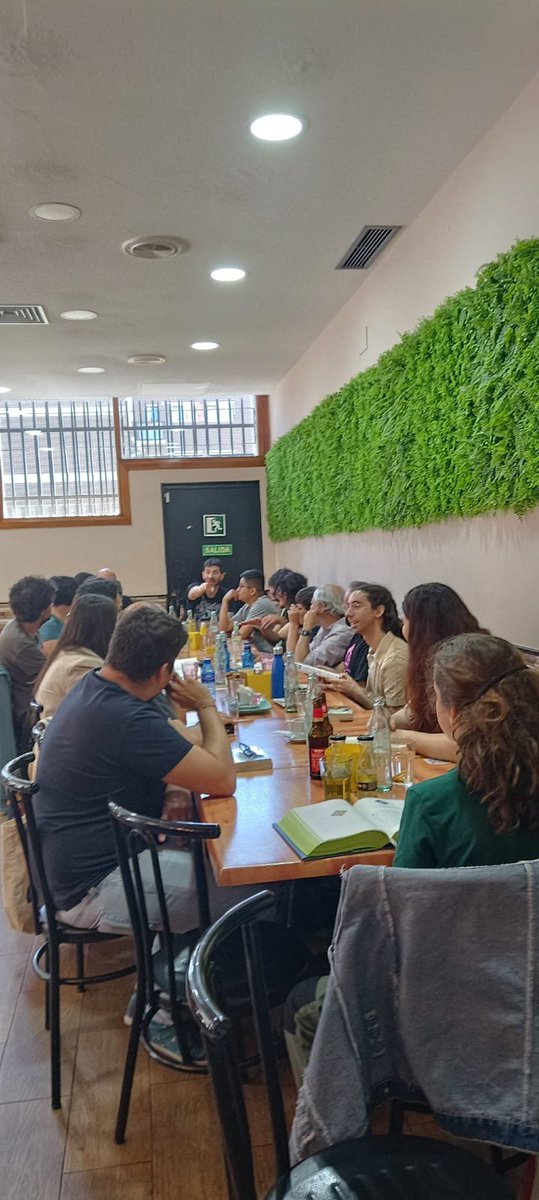 Os compartimos algunas fotos de la última reunión. Aunque es un capítulo corto, dio lugar a un debate más amplio.

#smialste #tolkien #silmarillion #earendil