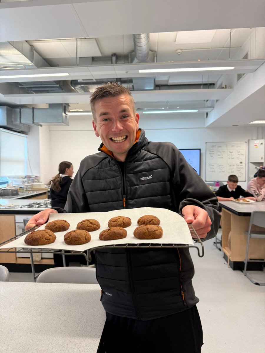 Looking outwards today 👀

Thanks to <a href="/NewbattlePE/">Newbattle Sport & Wellbeing</a> for having me. Excellent PE department &amp; very insightful ideas:

✅LI &amp; SC
✅Practioner Enquiries 
✅Pathways
✅Celebrating Success 

Highlight was visiting HE! 🍪🤣

<a href="/MrMillarPE/">MrMillar</a> <a href="/MissCassidy_PE/">Miss Cassidy</a> <a href="/MissDuvallPE/">Miss Duvall</a> <a href="/MissFellengerPE/">Miss Fellenger</a>