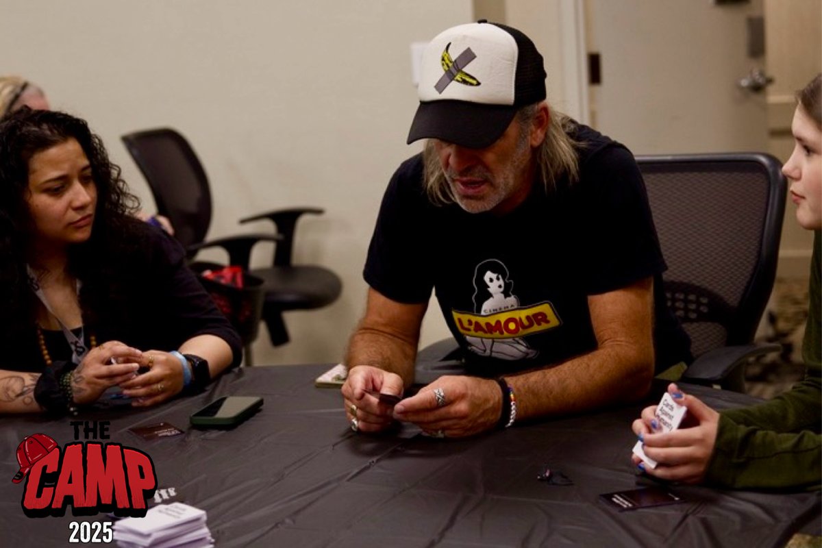Cards against humanity with Steven Ogg! Who had fun at that event? 
.
.
.
#TWD #TheWalkingDead #WalkingDead