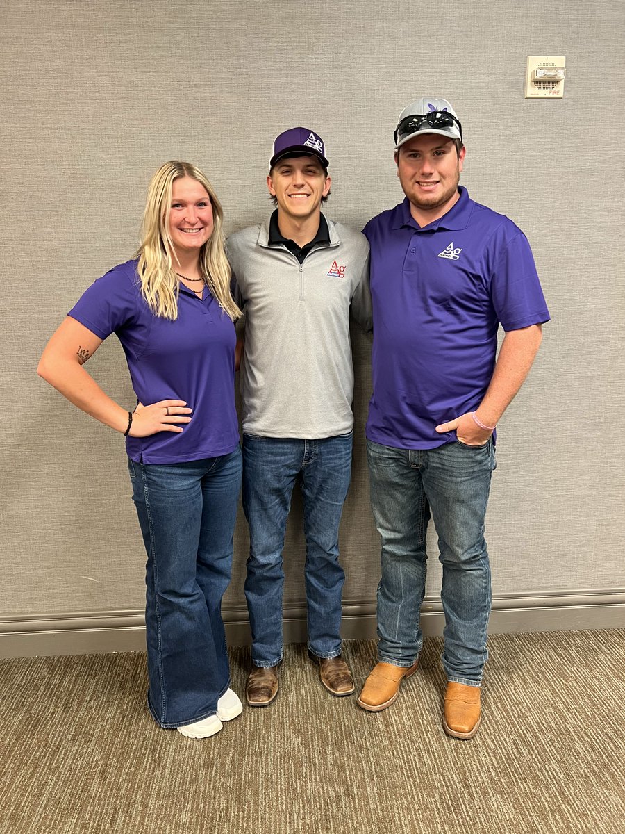 AgPartnersCoop's tweet photo. Our 2025 Agronomy Interns had an awesome experience at the WinField United Retail Intern Training! 🌽🌱 They picked up hands-on skills in crop scouting, tissue sampling, and more to prep for a great summer in the field! #AgronomyIntern #InternTraining https://t.co/05c43WJOcN