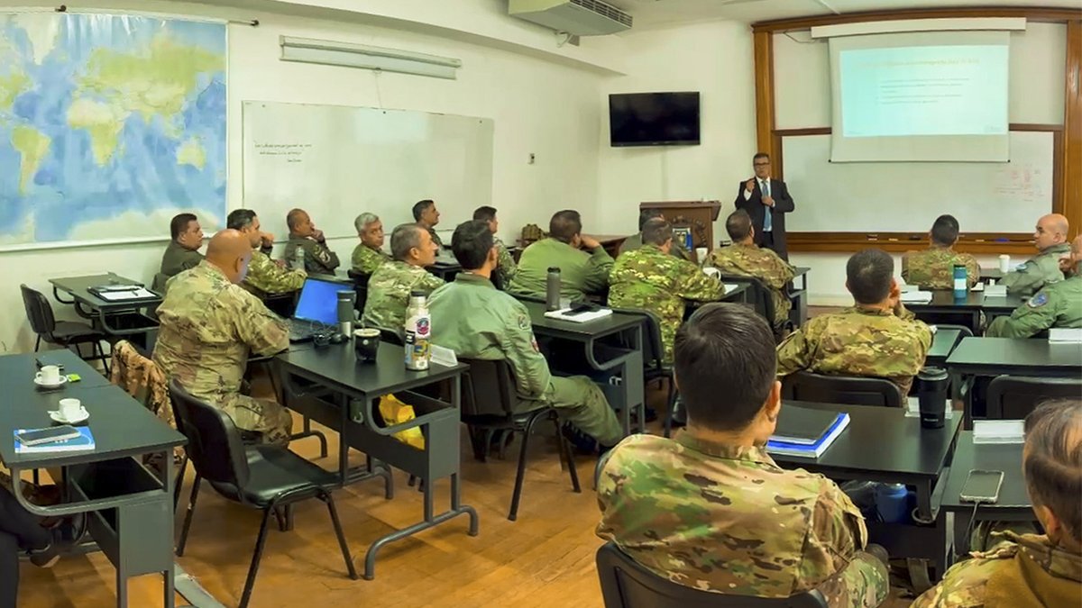 Realizamos una capacitación en integridad pública en la Escuela Superior de Guerra Aérea (ESGA). Agradecemos al equipo de la Dirección de Transparencia Institucional del Ministerio de Defensa y a las autoridades de la ESGA por la organización.