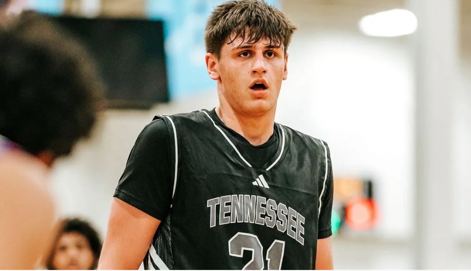 Trey Thompson is having a stock rising spring on the Adidas 3SSB circuit. 

He broke down his game and new schools involved with <a href="/247Sports/">247Sports</a> 

Story: 247sports.com/college/basket…