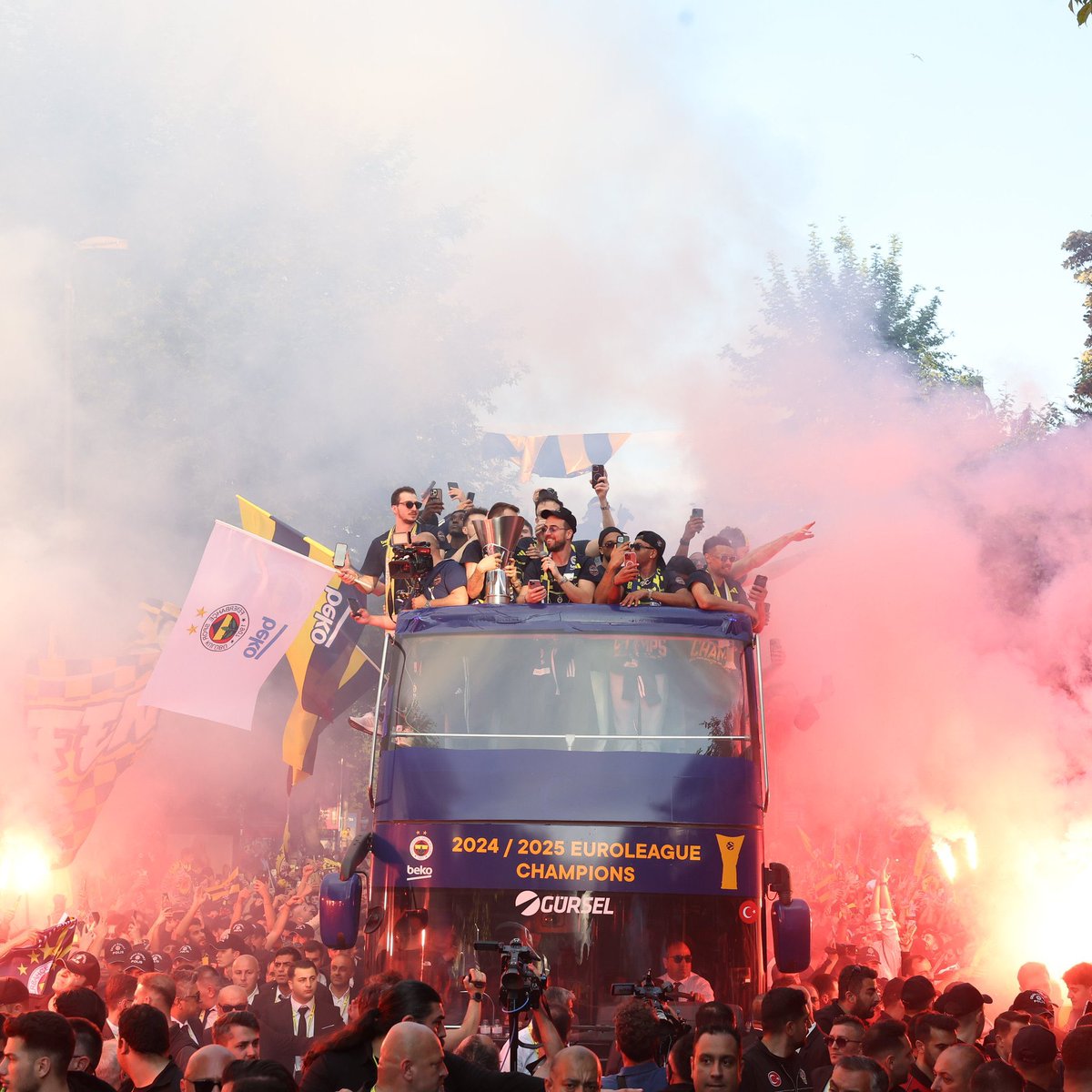 Melih Mahmutoğlu: “İzleyin, şampiyonluk böyle kutlanır.”