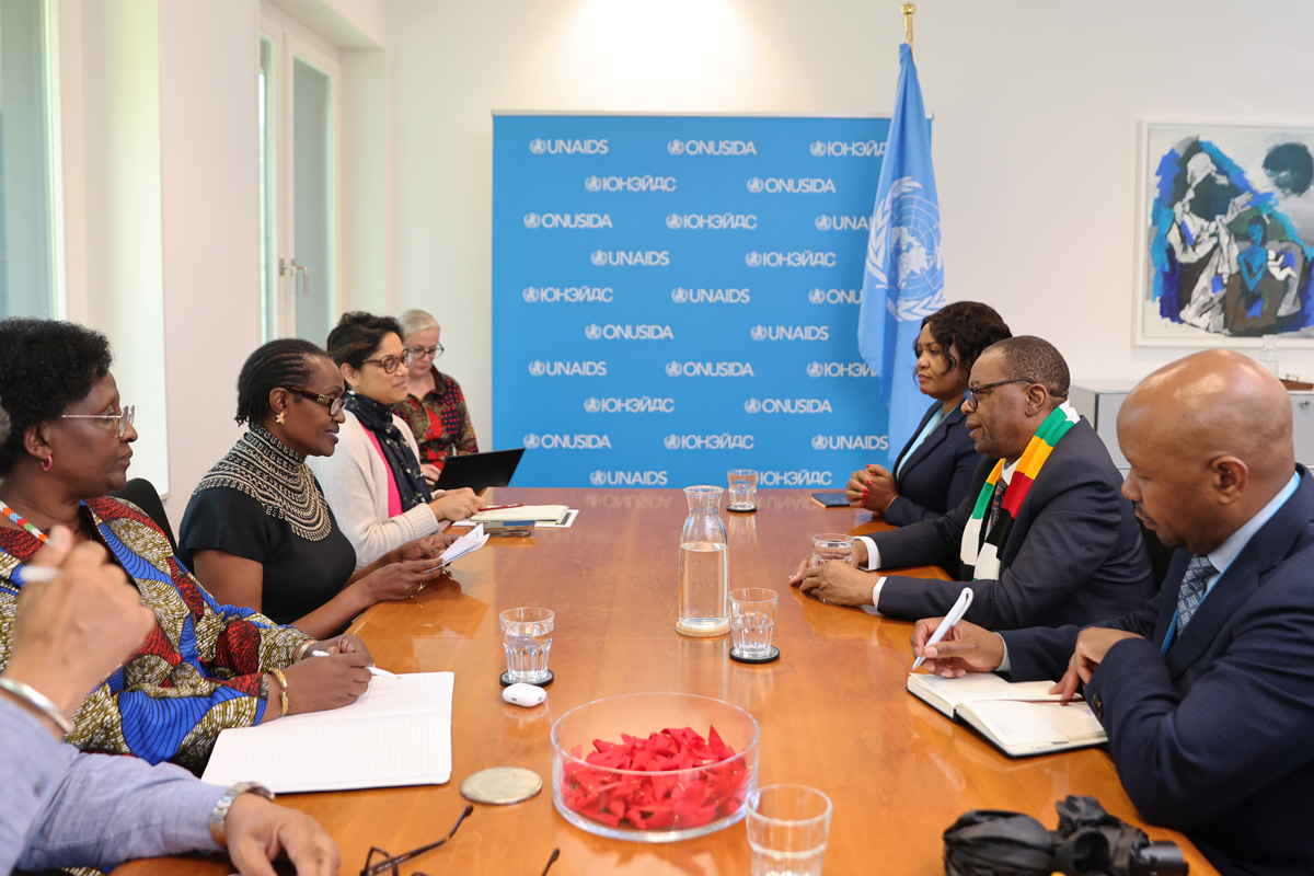 Winnie Byanyima (@winnie_byanyima) on Twitter photo A sit down with Dr. Douglas Mombeshora, Minister of Health <a href="/MoHCCZim/">Ministry of HealthZW</a> 🇿🇼, during #WHA78.
Zimbabwe has long been a leader in the AIDS response passing the 2025 #HIV treatment targets and driving down new infections by 80% since 2010.
Minister Mombeshora is laser- focused on A sit down with Dr. Douglas Mombeshora, Minister of Health <a href="/MoHCCZim/">Ministry of HealthZW</a> 🇿🇼, during #WHA78.
Zimbabwe has long been a leader in the AIDS response passing the 2025 #HIV treatment targets and driving down new infections by 80% since 2010.
Minister Mombeshora is laser- focused on