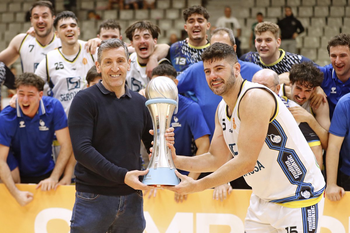 RMolinadeportes's tweet photo. El próximo lunes la Copa de campeones de campeones, estará en #MolinaEnJuego.

 Homenaje al @molinabasket y a su histórica hazaña. Os contaremos la historia de unos magos que decidieron jugar al baloncesto 🏀🪄🏆 https://t.co/Xz2g7uhyqy