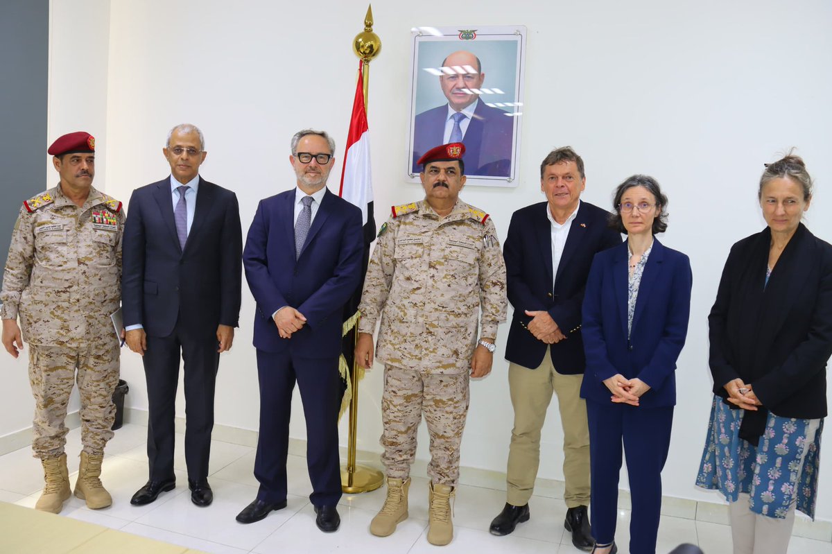 ناقشت اليوم في العاصمة عدن مع سفراء الاتحاد الأوروبي مستجدات الأوضاع في اليمن ووقفنا على الجهود المبذولة لتأمين الملاحة البحرية في البحر الاحمر وباب المندب في ظل استمرار خطر مليشيا الإرهاب الحوثية على حرية الملاحة وخطوط التجارة العالمية.

 حذرت من تحويل مليشيا الحوثي الإرهابية