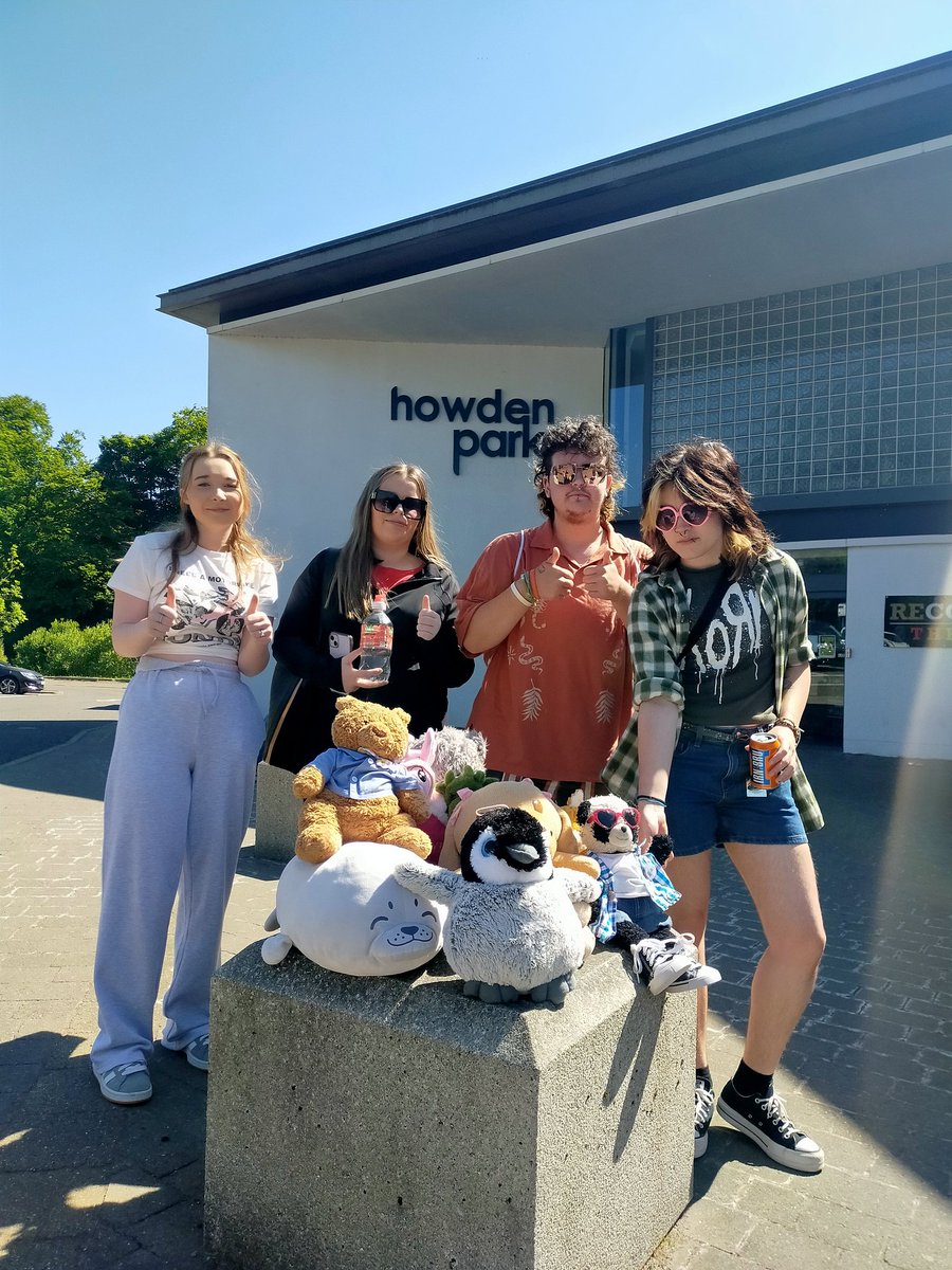 ✨Teddy Bear Walk success✨ Super Level 5 students planned a fun-filled day to raise awareness for ocular melanoma. Teddy bears, sunglasses, and smiles all around—for a great cause! #OcularMelanoma #TeddyBearWalk #StudentPower