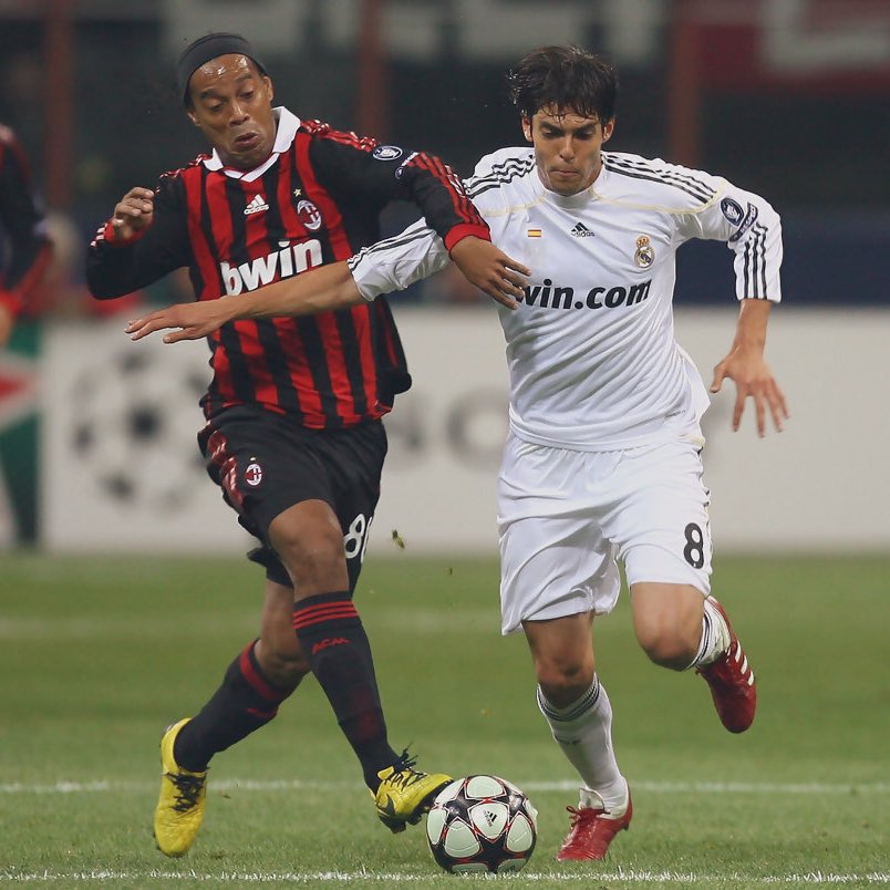 futnostalgico's tweet photo. Ronaldinho vs Kaká 👏

Nostálgico! https://t.co/1Trzf2jK9M