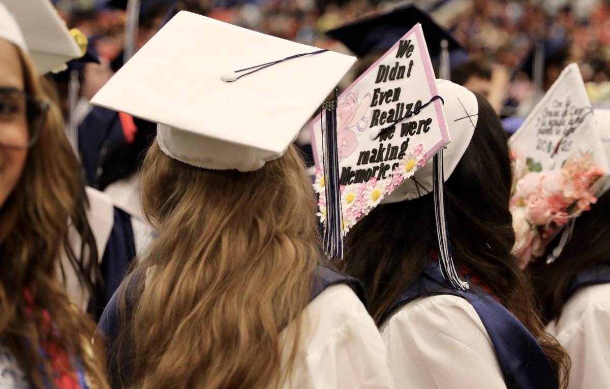 JCPSKY's tweet image. 🚀 Congratulations to the @mooremustangs Class of 2025! Go change the world! #WeAreJCPS #JCPSgrad25