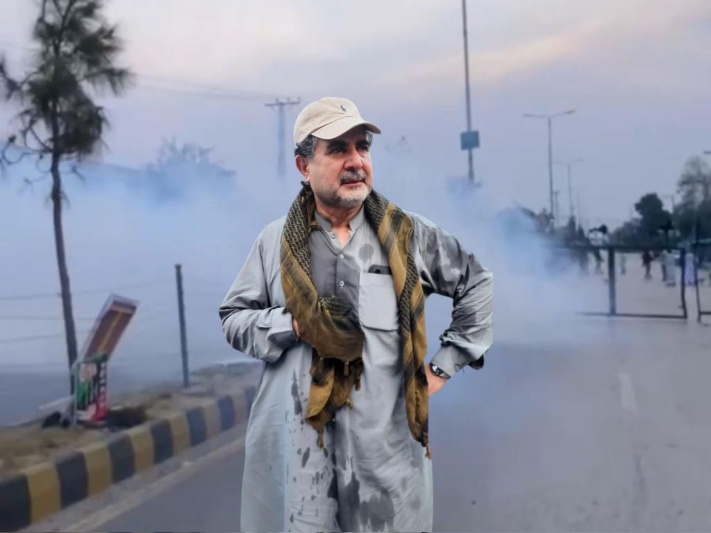 ھم دیکھیں گے ۔۔                

جب ارضِ خدا کے کعبہ سے
سب بت اُٹھوائے جائیں گے
سب تاج اُچھالے جائیں گے
سب تخت گرائے جائیں گے
فیض

<a href="/BBhuttoZardari/">Bilawal Bhutto Zardari</a>
<a href="/AseefaBZ/">Aseefa B Zardari</a> 
<a href="/PPP_Org/">Pakistan Peoples Party - PPP</a> 
<a href="/PPPKP_Official/">PPP Khyber Pakhtunkhwa</a> 
<a href="/MediaCellPPP/">PPP</a>