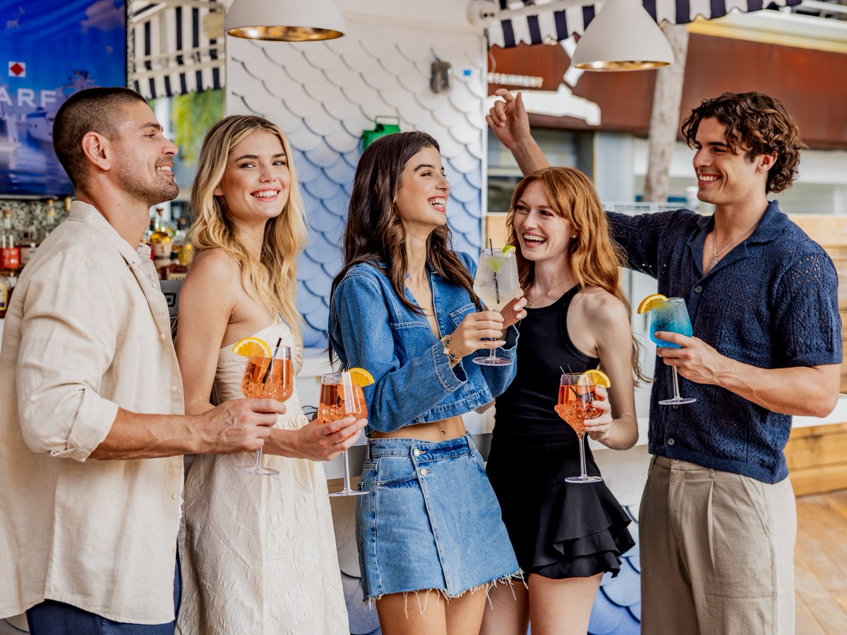 Your weekend deserves a drink🍹  Let’s make it a good one!