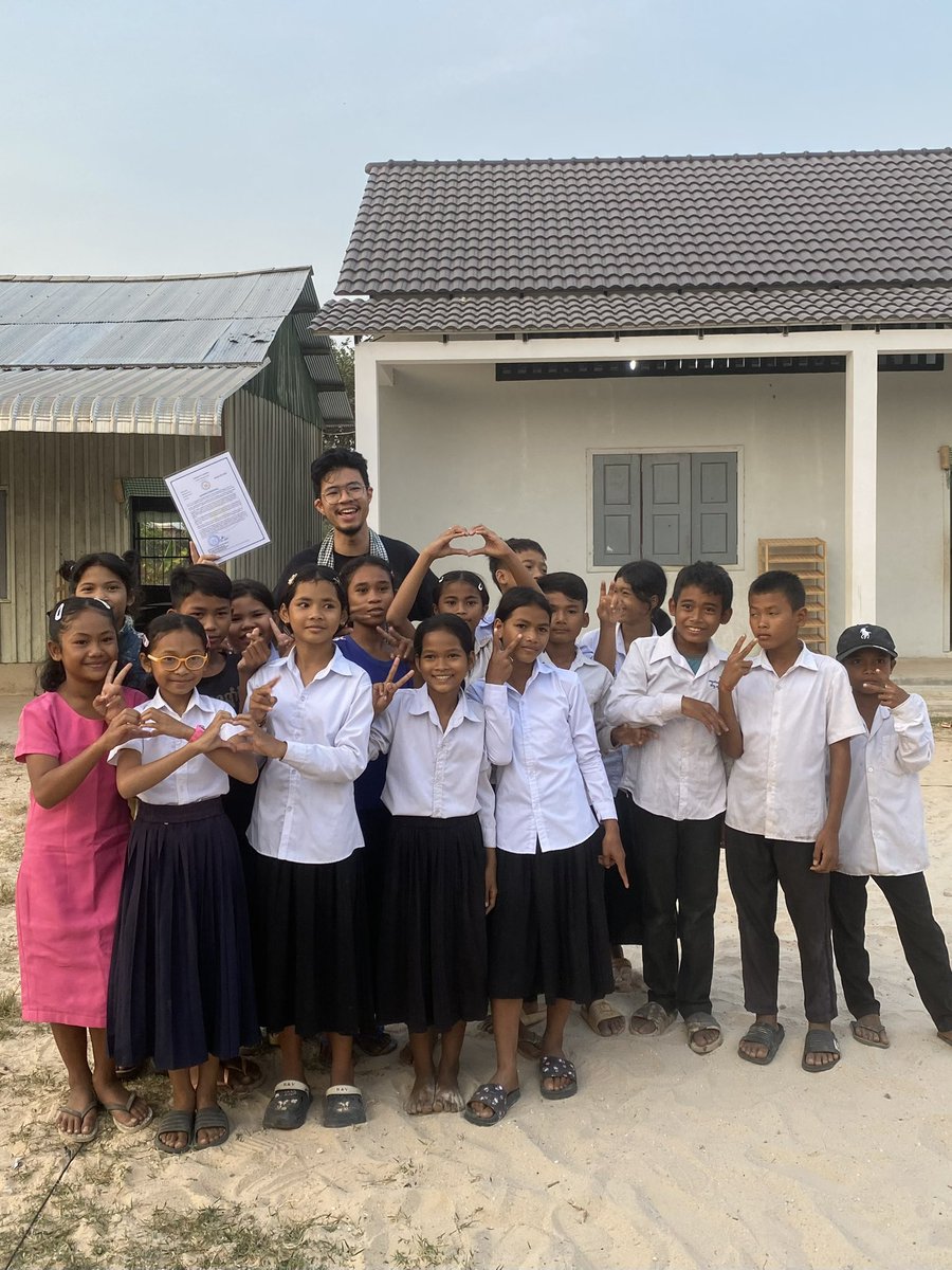 vvendouble's tweet image. Urgence Cambodge :

Twitter / X j’ai besoin de votre aide.
Début janvier, j’ai fait du volontariat dans une école au Cambodge en tant que professeur d’anglais pour des enfants de 4 à 18 ans.

Mais aujourd’hui, l’école est sur le point de fermer ❗️
(1/4)