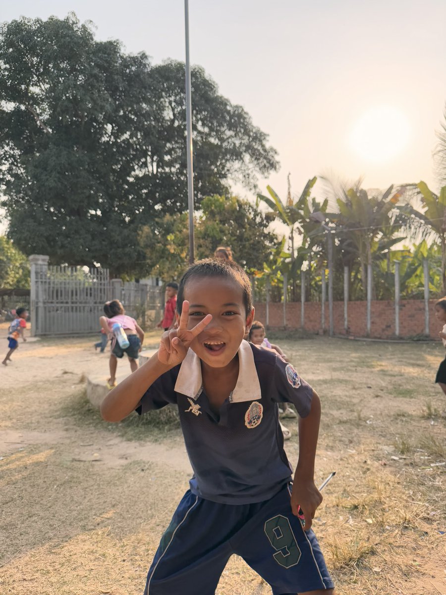 vvendouble's tweet image. Urgence Cambodge :

Twitter / X j’ai besoin de votre aide.
Début janvier, j’ai fait du volontariat dans une école au Cambodge en tant que professeur d’anglais pour des enfants de 4 à 18 ans.

Mais aujourd’hui, l’école est sur le point de fermer ❗️
(1/4)