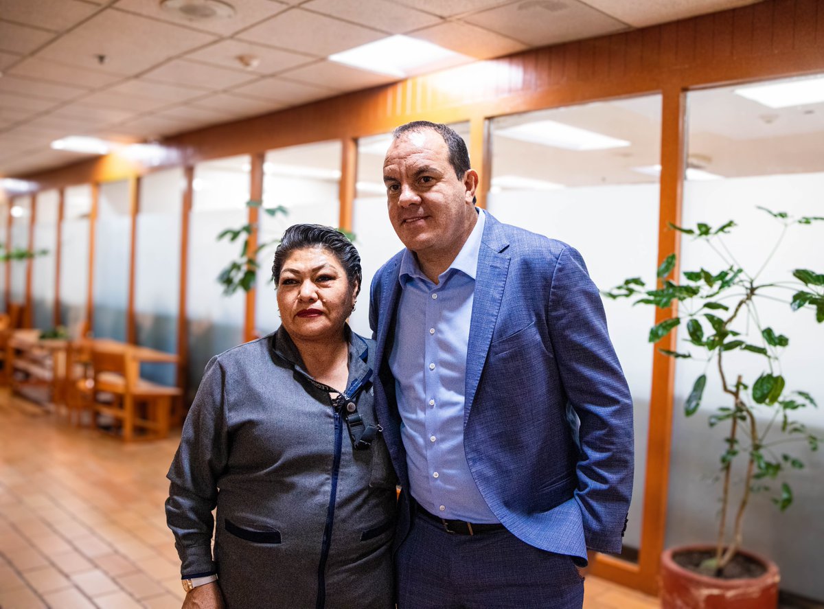 Cuauhtémoc Blanco (@cuauhtemocb10) on Twitter photo En la <a href="/Mx_Diputados/">H. Cámara de Diputados</a> coincidí con una compañera que forma parte del #equipo que todos los días mantiene este espacio limpio y en orden. Me dio gusto saludarla y reconocer su #trabajo, que merece todo nuestro #respeto y gratitud. En la <a href="/Mx_Diputados/">H. Cámara de Diputados</a> coincidí con una compañera que forma parte del #equipo que todos los días mantiene este espacio limpio y en orden. Me dio gusto saludarla y reconocer su #trabajo, que merece todo nuestro #respeto y gratitud.