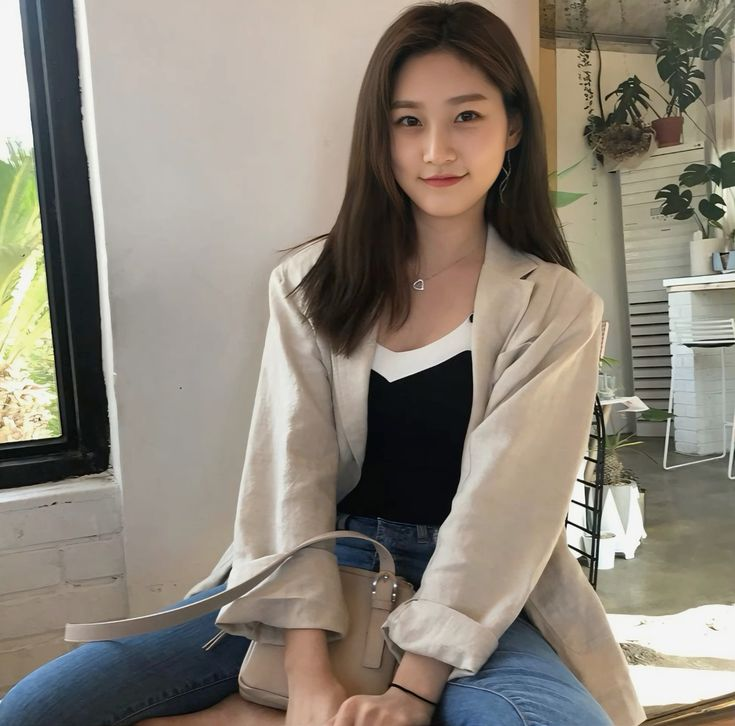 meisruby666's tweet image. Seeing tweets like “K-STARS WIN” from Kim Soo Hyun fans is d1st8rb1ng. This isn’t a fanwar,it’s someone’s life. Using a person’s d34th for petty arguments is inhum4n3. It shifts the focus away from mourning and towards meaningless conflict. humanity where? #JusticeForKimSaeRon