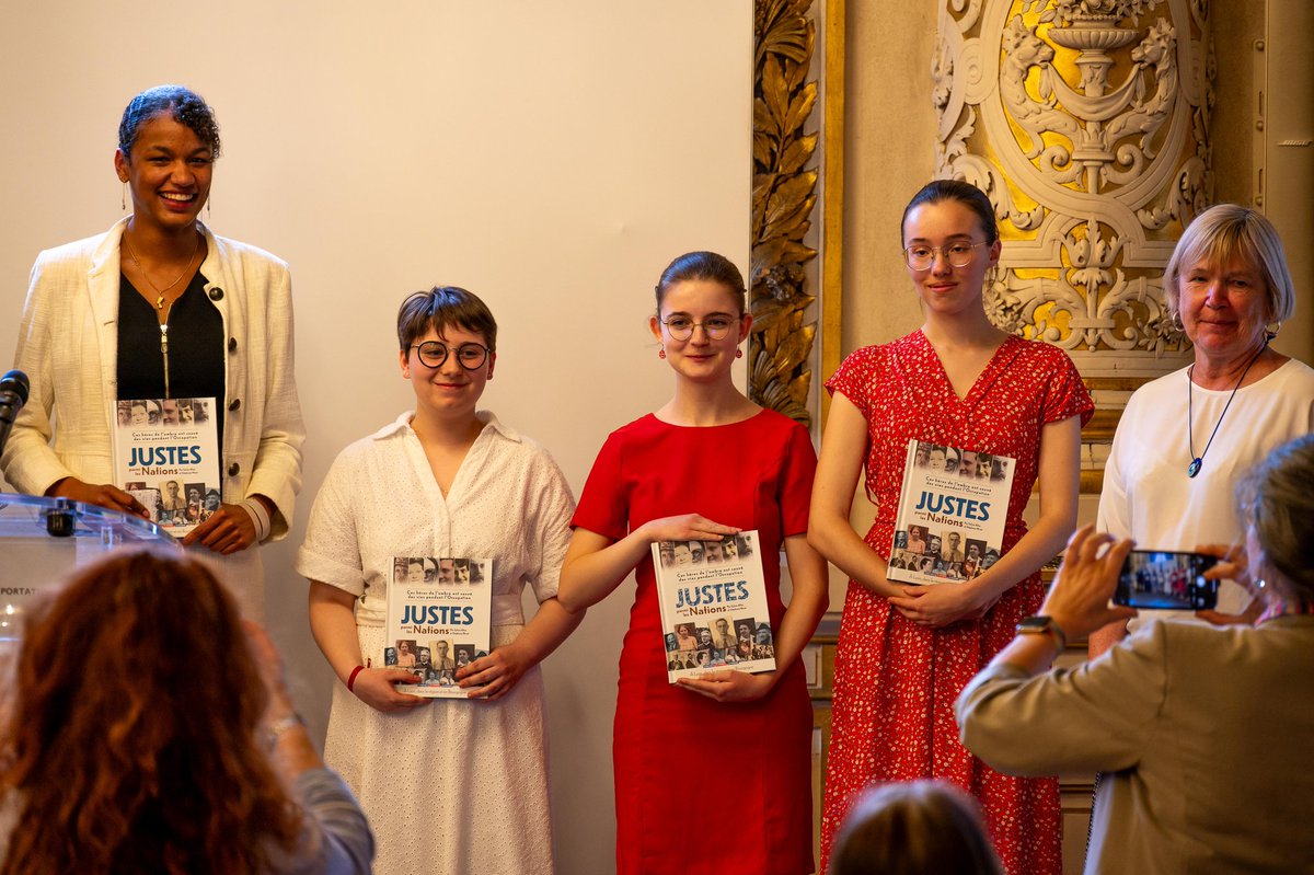 À l'occasion de la #cérémonie du Concours National de la #Résistance et de la Déportation, le Préfet délégué pour la défense et la sécurité, A. GUÉRIN, a remis les prix aux #lauréats du Rhône.

Cette année, les élèves ont eu l'opportunité de travailler autour du thème « Libérer