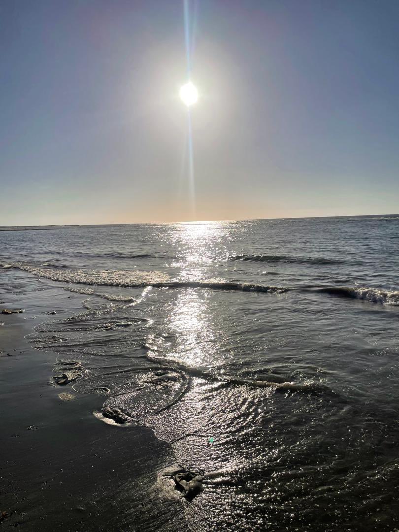 وكأن الراحة خلقت بغروب الشمس