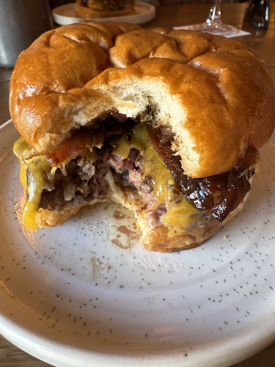 The World's Best Burgers ranking placed Hundred Burgers in Spain as #1 in 2025. So, of course I have to try. #EveryoneKnowsTheRules