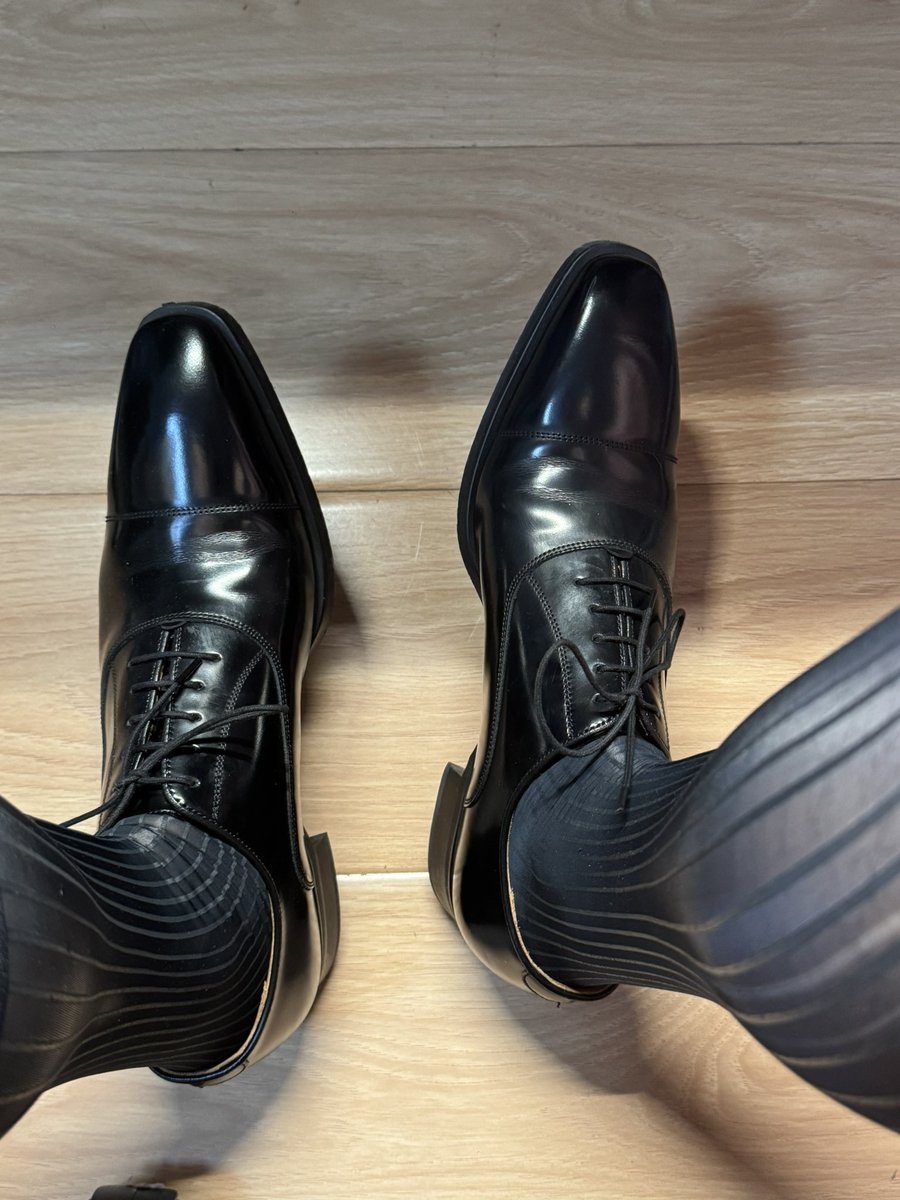 abadguy_'s tweet photo. #1 #0 #黑袜 #皮鞋 #黑袜粗口 #西装皮鞋 #正装男 #西装 #正装 #制服 #正装皮鞋 #正装粗口 #suit #suitplay #suitandtie #suitfetish #menatplay
#uniform #スーツ #ネクタイ #スーツ男子 #皮鞋 https://t.co/Mmt6KP8xqD
