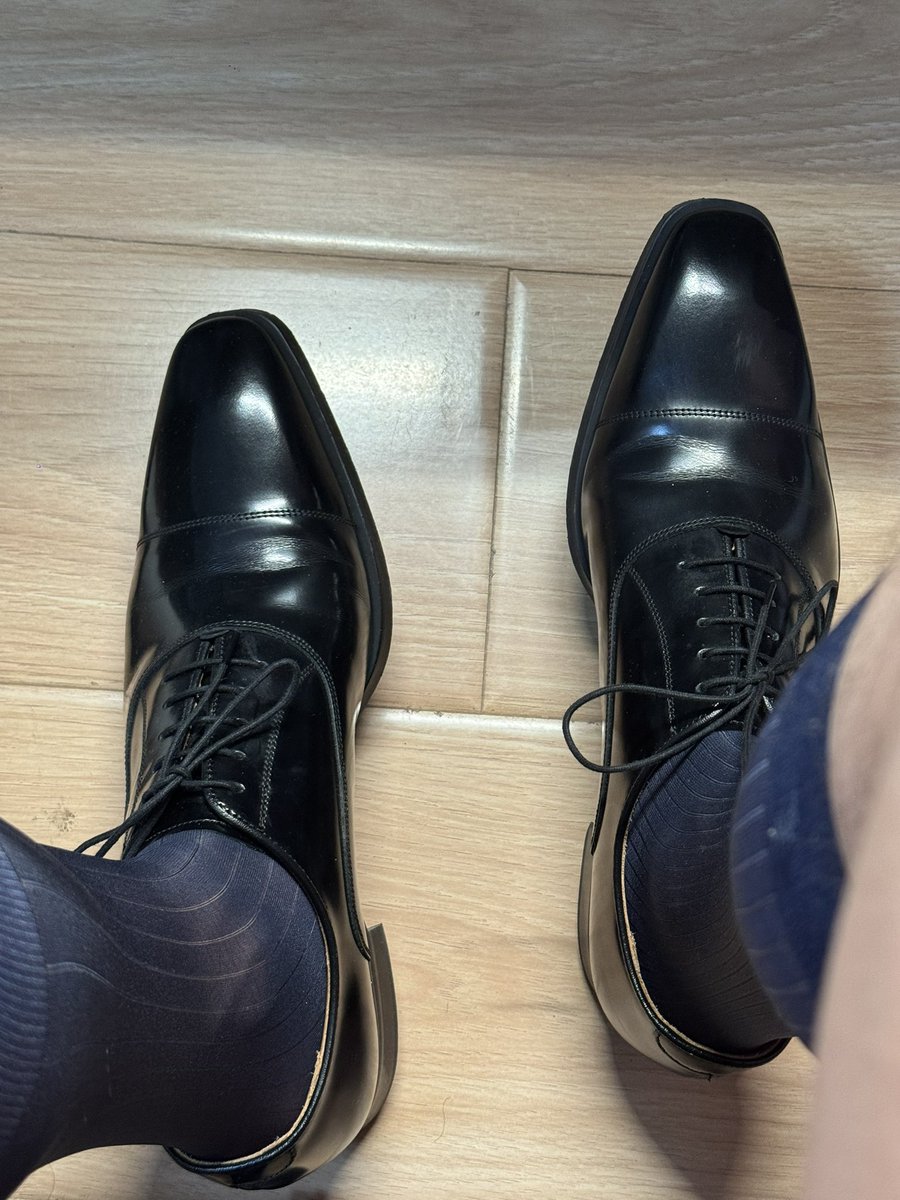 abadguy_'s tweet photo. #1 #0 #黑袜 #皮鞋 #黑袜粗口 #西装皮鞋 #正装男 #西装 #正装 #制服 #正装皮鞋 #正装粗口 #suit #suitplay #suitandtie #suitfetish #menatplay
#uniform #スーツ #ネクタイ #スーツ男子 #皮鞋 https://t.co/Mmt6KP8xqD