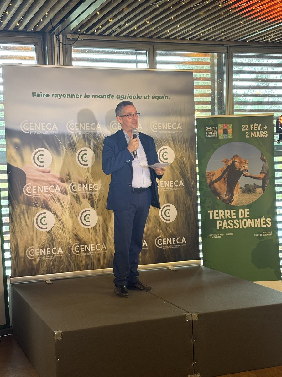 "Ce soir nous honorons les amis [...] celles et ceux qui aiment notre beau Salon International de l'Agriculture" les mots de <a href="/JeromeDespey/">Jérôme Despey</a> , Président du SIA, pour célébrer les 10 lauréats réunis à la soirée de remise des médailles du #SIA2025 🌾❤️