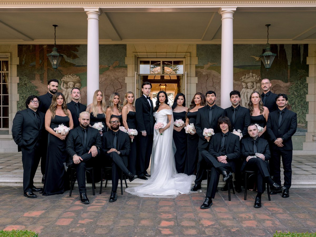 Passing the Bouquet with My Besties | Wedding TikTok Trend, image size:1200x900