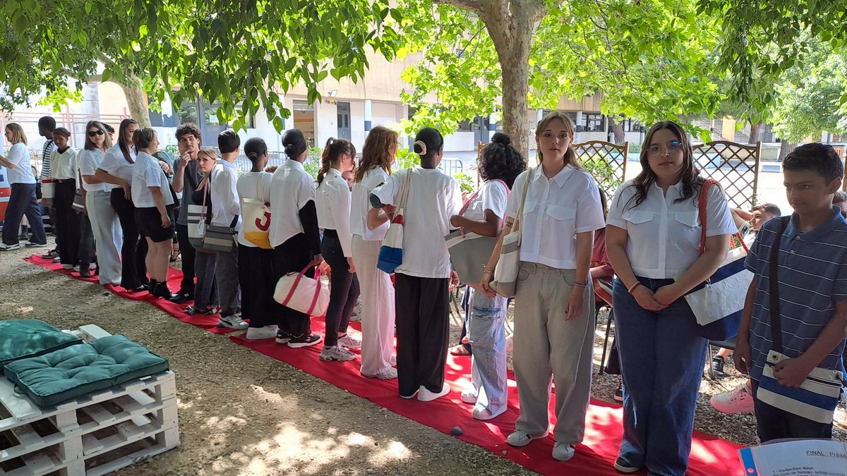 E.R.E collège La Marquisanne Toulon (83) (@eremarquisanne) on Twitter photo Fier de nos élèves 4.1 Segpa, UPE2A du <a href="/LaMarquisanne83/">Collège La Marquisanne</a> et les élèves Mode du LP <a href="/LaCoudouliere/">Lycée Professionnel La Coudoulière</a> qui ont présenté leur fabricat° de sacs de plage en⛵️recyclées ♻️ devant un public conquis. Beaucoup d'émotions et👏👏👏 à nos jeunes talents 🤩 pour ce beau projet UPCYCLING Voiles. Fier de nos élèves 4.1 Segpa, UPE2A du <a href="/LaMarquisanne83/">Collège La Marquisanne</a> et les élèves Mode du LP <a href="/LaCoudouliere/">Lycée Professionnel La Coudoulière</a> qui ont présenté leur fabricat° de sacs de plage en⛵️recyclées ♻️ devant un public conquis. Beaucoup d'émotions et👏👏👏 à nos jeunes talents 🤩 pour ce beau projet UPCYCLING Voiles.