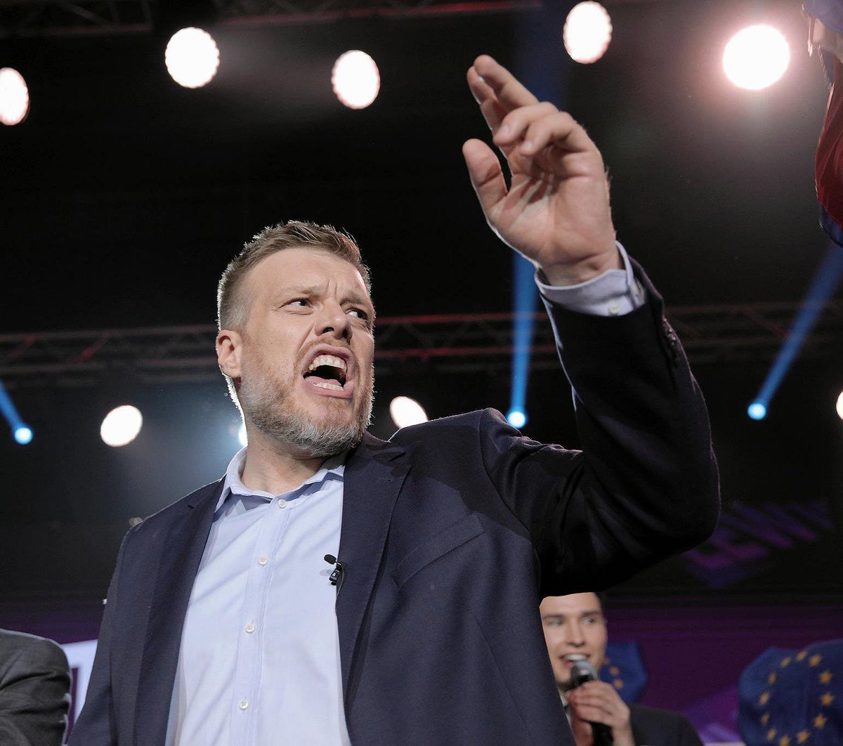 rzegrzxg's tweet photo. ‼️PILNE‼️
Adrian Zandberg w wywiadzie dla Kanału Zero przekazał jak zagłosuje w II turze wyborów!
"Zagłosuję zgodnie ze swoim sumieniem - przeciwko kurestwu i upadkowi zasad!" - powiedział lider partii Razem https://t.co/LuJOFvhdGN