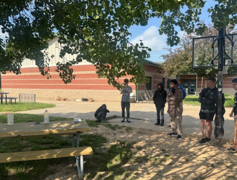 🔬 At SCORE, Kenzie Medley's physical science class wrapped up the year with some fun outdoor experiments. Students learned about chemical reactions when put under pressure. 🧪