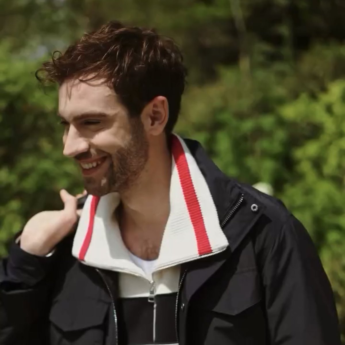 ona hemen dijitalde bi gençlik işi İSTİYORUM. bu çıtırlık harcanmamalı.