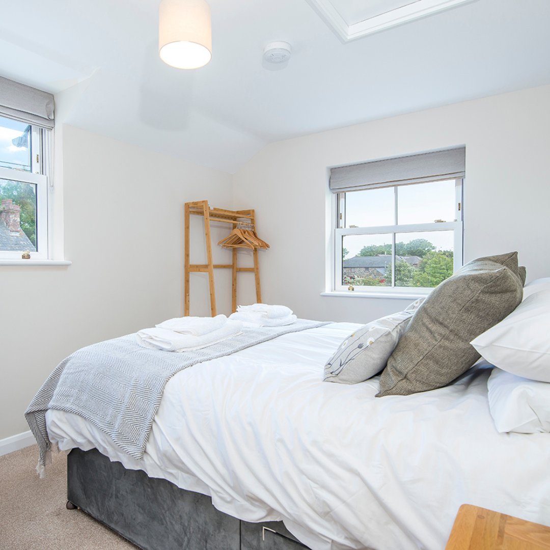 20% OFF: Bwthyn Clyd in Llanrhian | 31/5-7/6 | NOW £520

🛏️ Sleeps 4
⭐️ 4 Star
🐶 #DogFriendly
🌳 #RuralRetreat
🌺 Courtyard garden
🔌 EV charger
🏖️🍽️🛍️ Short drive to beaches &amp; amenities
🥾🛥️⛳️ Close to activities
⛪️ Nr #StDavids

👉️ l8r.it/u816

#coastalcottages