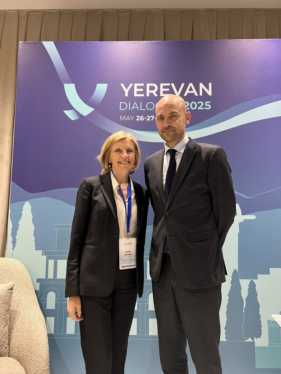 iflorennes92's tweet image. À Erevan avec @jnbarrot, nous avons rendu hommage aux victimes du genocide arménien 🇦🇲 ainsi qu’au vice-amiral Dartige du Fournet qui a sauvé des milliers de vie. 

Par la signature de plusieurs accords 🤝, le ministre a également souhaité réaffirmer le soutien indéfectible de la…