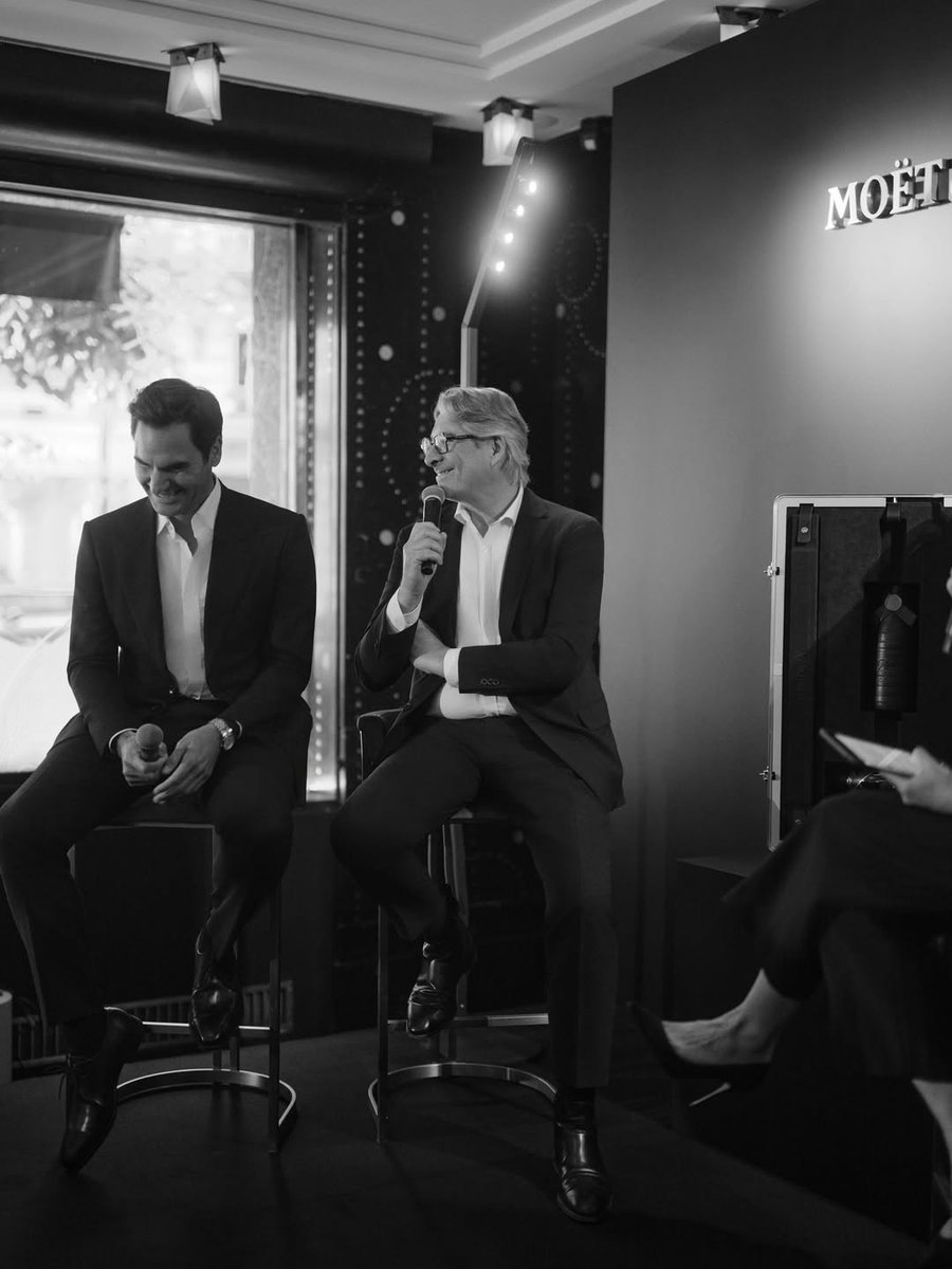 norinchi_df's tweet image. Roger Federer had a great time in Paris 😊🥂
#ToastWithMoet #MoetChandon