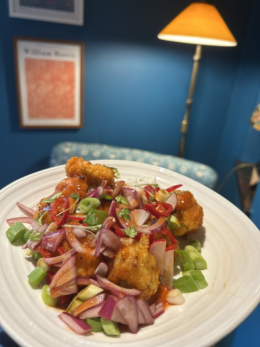 Made a kind of a spicy, sweet &amp; sour concoction of homemade chicken goujons with pickled veg 😋