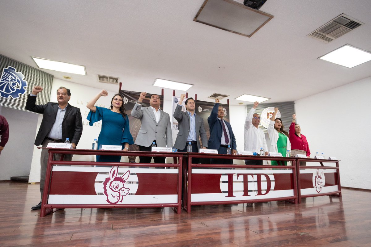 soterosoto's tweet photo. Hoy acompañamos la inauguración de #InnovatecNM2025 en el ITD.
Creo firmemente en el poder de la innovación, el talento joven y la educación como motor de transformación.

#FundacionITD #IngSoteroSoto https://t.co/Y7tP9iouGR