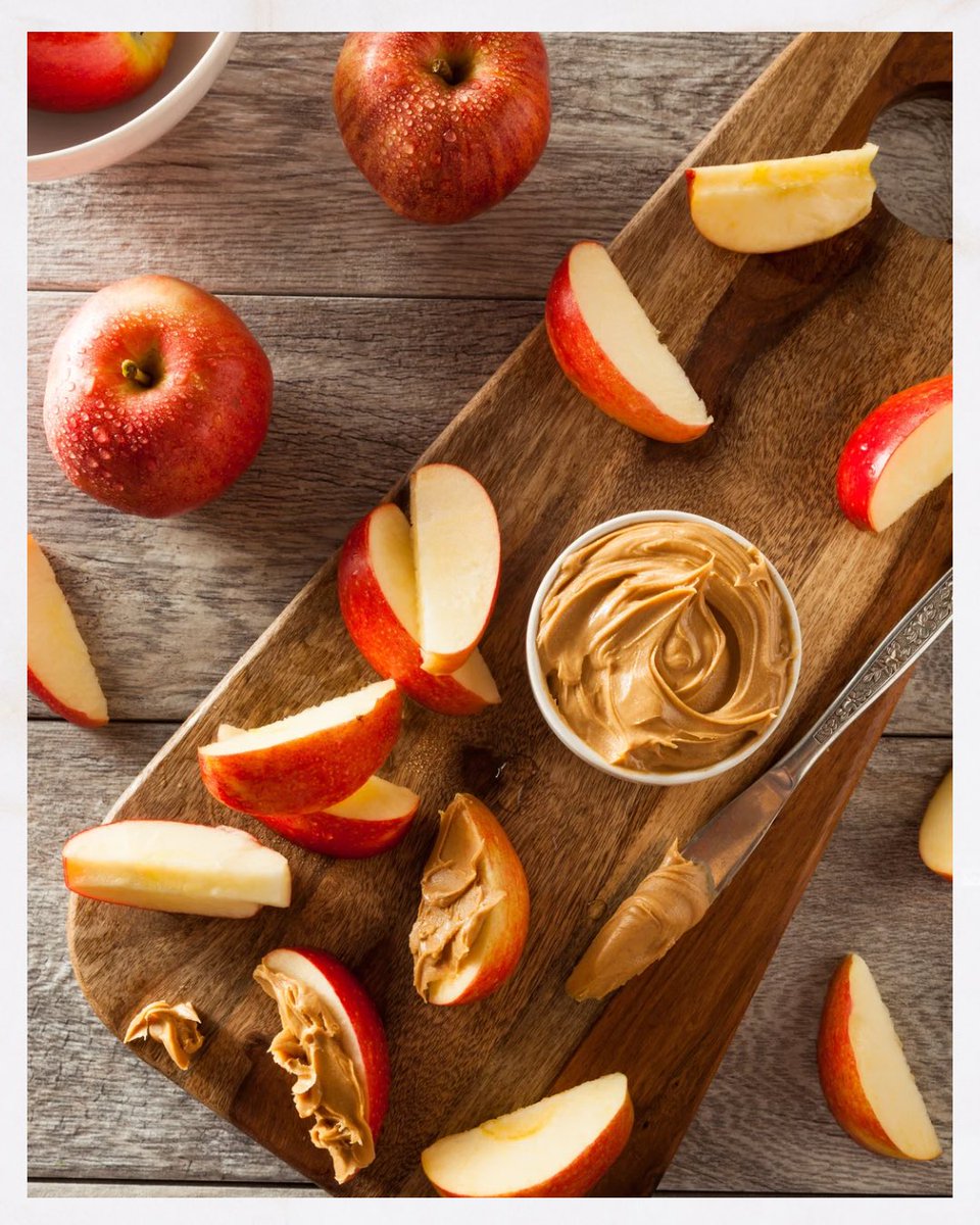 SeattleSutton's tweet image. Feeling a little “off” after your long weekend? 🫠 Try some of these healthy snacks that’ll give you the midday boost you need to power through the rest of your day. ✨ Remember to always enjoy any flex calorie snacks in moderation!
#healthyeating #snacks  #dietitiantips