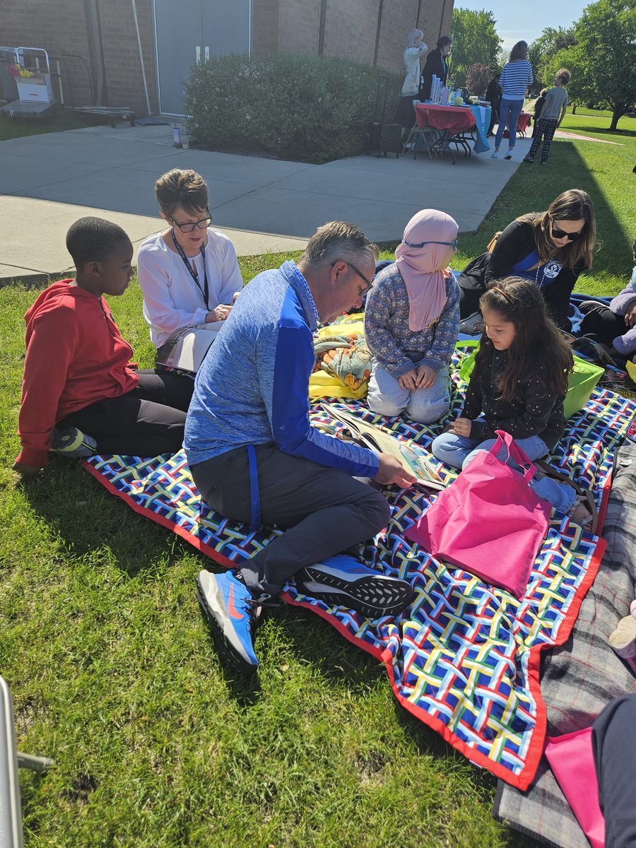 Laura Reyes (@reyes_reads) on Twitter photo Thank you <a href="/ipsd204/">Indian Prairie 204</a> CEC staff for attending our annual Read-Out! ❤️🖤 #204Reads <a href="/mustangpride204/">McCarty Elementary</a> <a href="/sfredericks21/">Sherry Fredericks</a> Thank you <a href="/ipsd204/">Indian Prairie 204</a> CEC staff for attending our annual Read-Out! ❤️🖤 #204Reads <a href="/mustangpride204/">McCarty Elementary</a> <a href="/sfredericks21/">Sherry Fredericks</a>