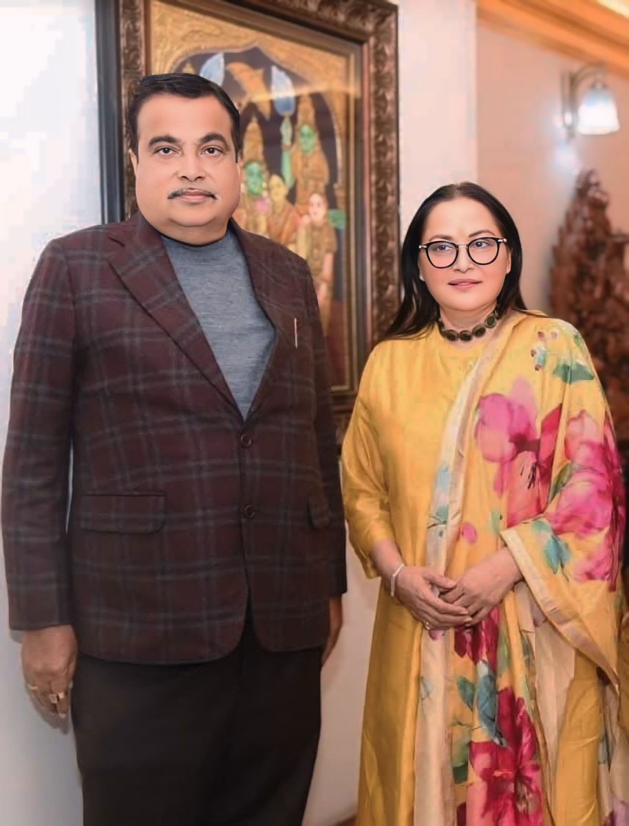 माननीय केंद्रीय सड़क परिवहन एवं राजमार्ग मंत्री श्री नितिन गडकरी जी को जन्मदिन की हार्दिक बधाई एवं शुभकामनाएं! आपके नेतृत्व में देश के विकास के लिए किए जा रहे प्रशंसनीय कार्य प्रेरणादायक हैं।
मैं प्रभु से आपके स्वस्थ और दीर्घ जीवन की प्रार्थना करती हूं। <a href="/nitin_gadkari/">Nitin Gadkari</a>