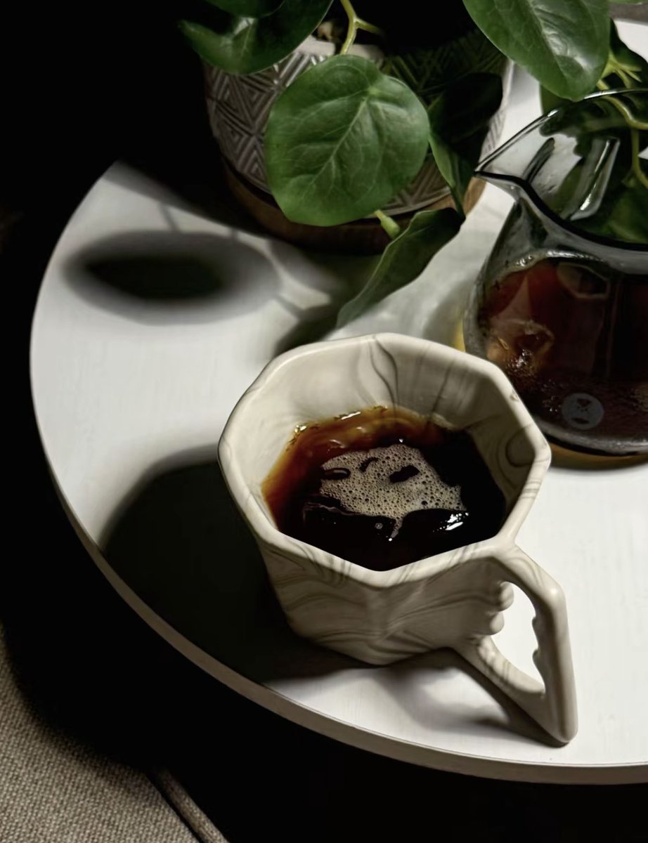 أنا أستحق الطمأنينة..أستحق أن أُرى بلُطف الله في كل تفاصيل حياتي..اللهم طمئن قلبي..واغمرني براحةٍ من عندك..وافتح لي أبوابك التي لا تُغلق ..