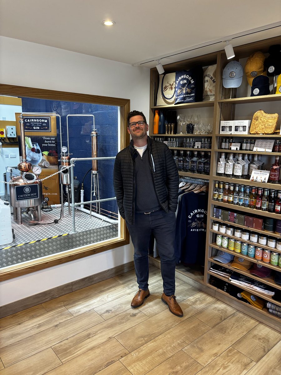 Ever seen ⁦<a href="/Nikwilliams18/">Nik williams</a>⁩ ⁦<a href="/KFELtd/">KFE</a>⁩ look so happy ⁦<a href="/CairngormGin/">Cairngorm Gin Company Ltd</a>⁩ 😂😂