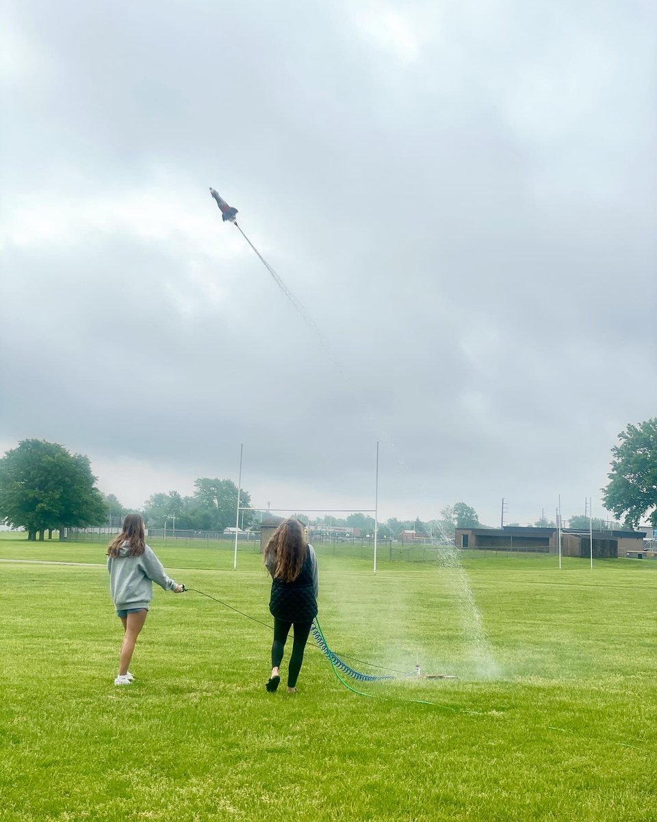 Hilliard Darby Algebra 1 students launched bottle rockets to apply math in action! 🚀 They'll now use formulas to calculate each rocket’s height based on flight time—real-world learning in motion! 📏📚