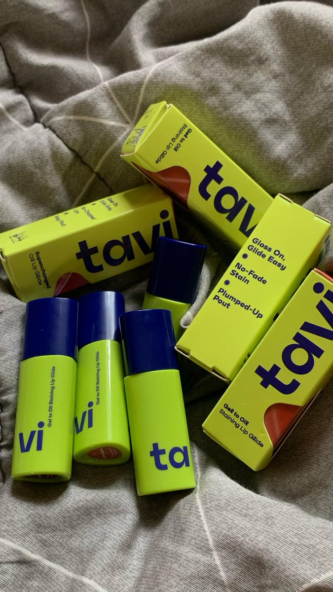 secondwithyu's tweet photo. gapernah punya pikiran bisa dikirimin produk dr brand2, cuma mimpi aja sih tp trnyata bisa yaa makasih Tuhan😭🙏🏻 https://t.co/p2Vhp6RiIU