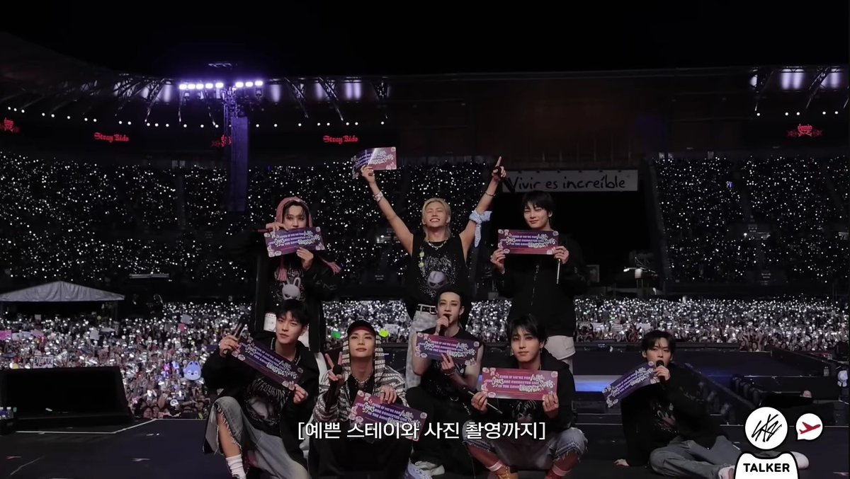 luvslinoring's tweet photo. "vivir es increíble" cuando vives la vida junto a stray kids. 🤍 https://t.co/jXLEw6aC9N