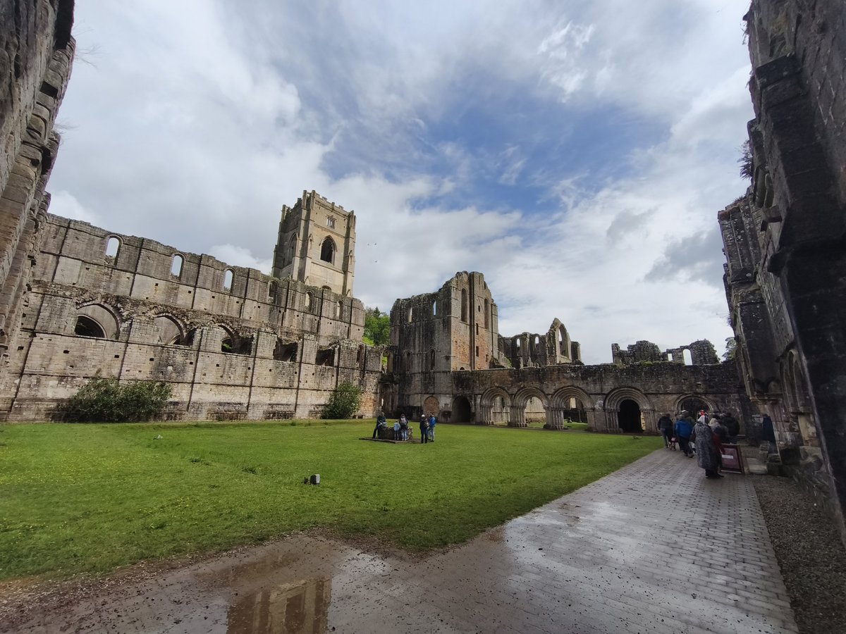 StephenPickle12's tweet photo. Fountains Abbey near Ripon is an absolutely amazing place to experience. Our first visit was on yesterday's Bank Holiday, which on reflection probably wasn't the best time to visit. I'm in no way spiritual but it is a place where you need peace &amp; quiet to really appreciate. https://t.co/X7KkjehAPA