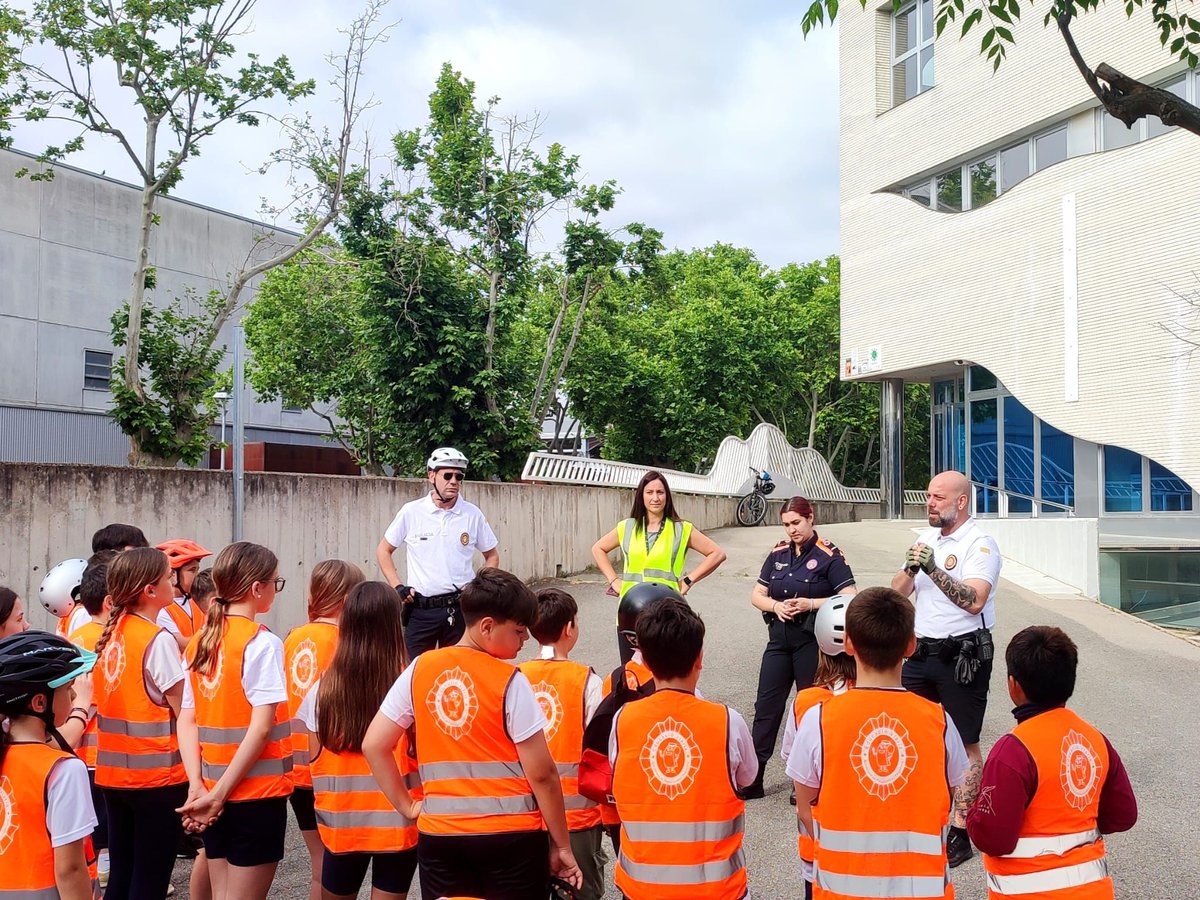 Protecció Civil Palau-solità i Plegamans (@proteccivilpsip) on Twitter photo 🛑 EDUCACIÓ VIÀRIA 🛑
A mesura que s'apropa el bon temps ☀️, comencem a impartir les sortides en #bicicleta 🚴🏻enmarcades dins l'educació per la #mobilitat segura que realitza Policia Local. 🛑 EDUCACIÓ VIÀRIA 🛑
A mesura que s'apropa el bon temps ☀️, comencem a impartir les sortides en #bicicleta 🚴🏻enmarcades dins l'educació per la #mobilitat segura que realitza Policia Local.