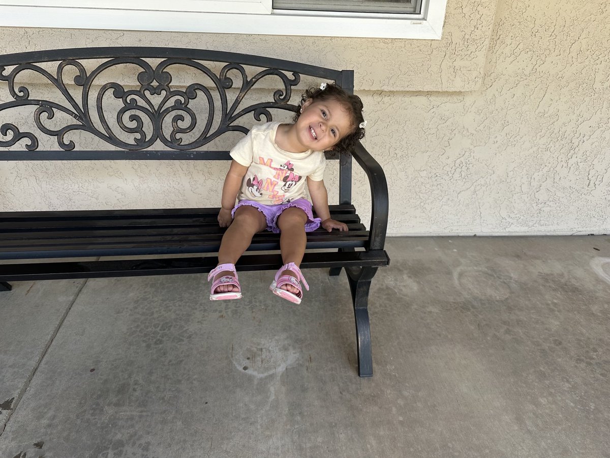 chriisspyy's tweet photo. Silly little Aria. https://t.co/RuxQl2nlly